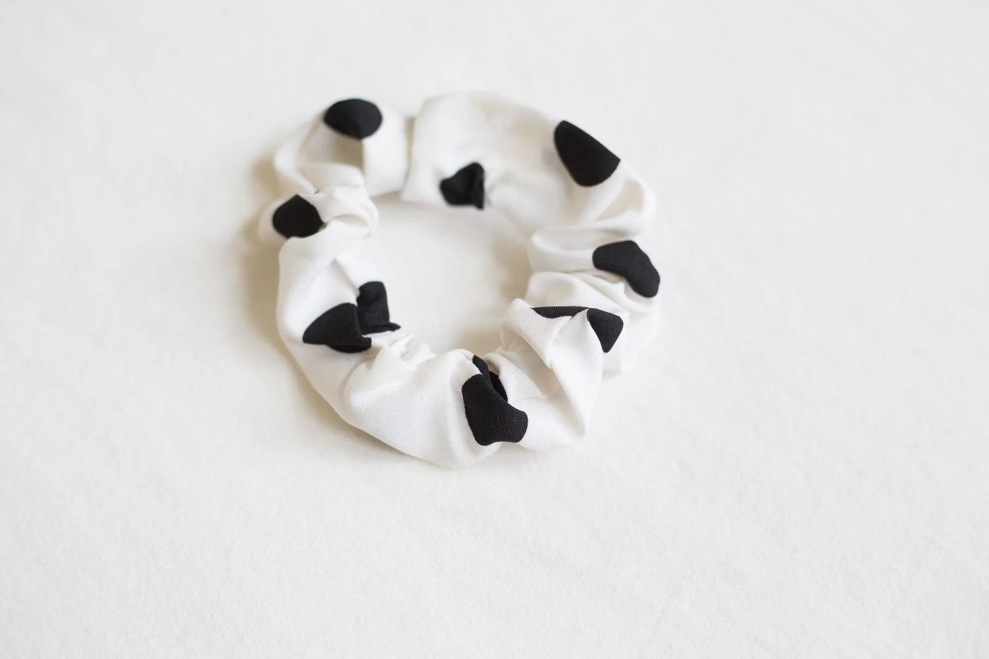 Polka Dot Scrunchie (White)