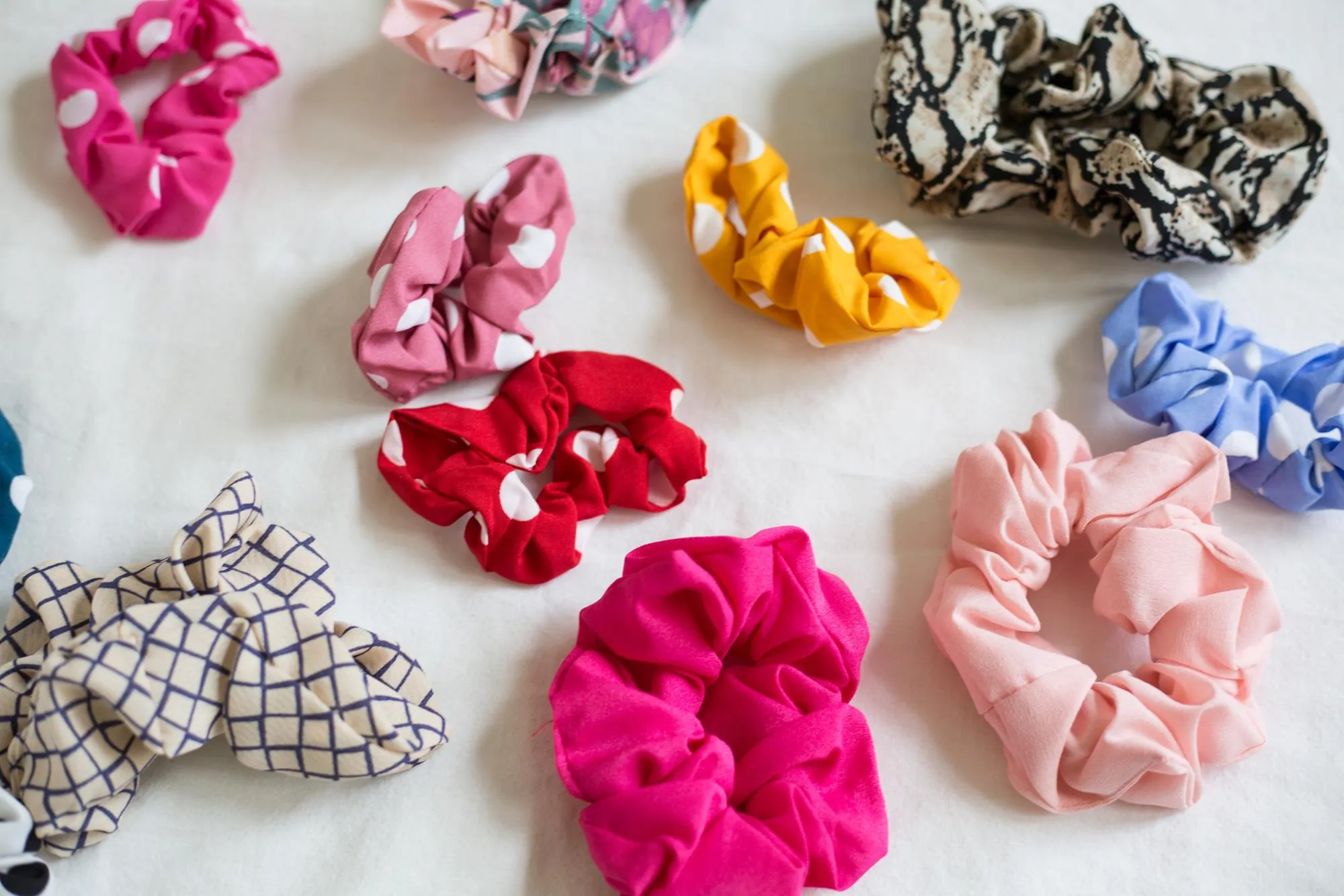 Polka Dot Scrunchie (White)